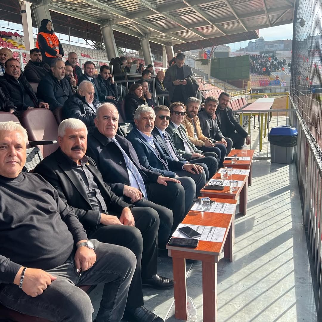 Vekiller ve Belediye Başkanı Kahta 02 Spor'u Yalnız Bırakmadı