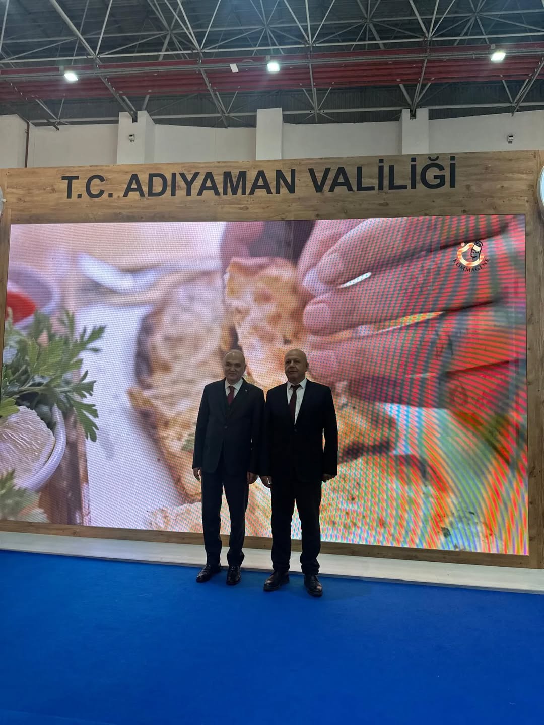 Eski Sanayi ve Teknoloji Bakanı Dr. Faruk Özlü, Düzce Belediye Başkanı Standı Ziyaret Etti