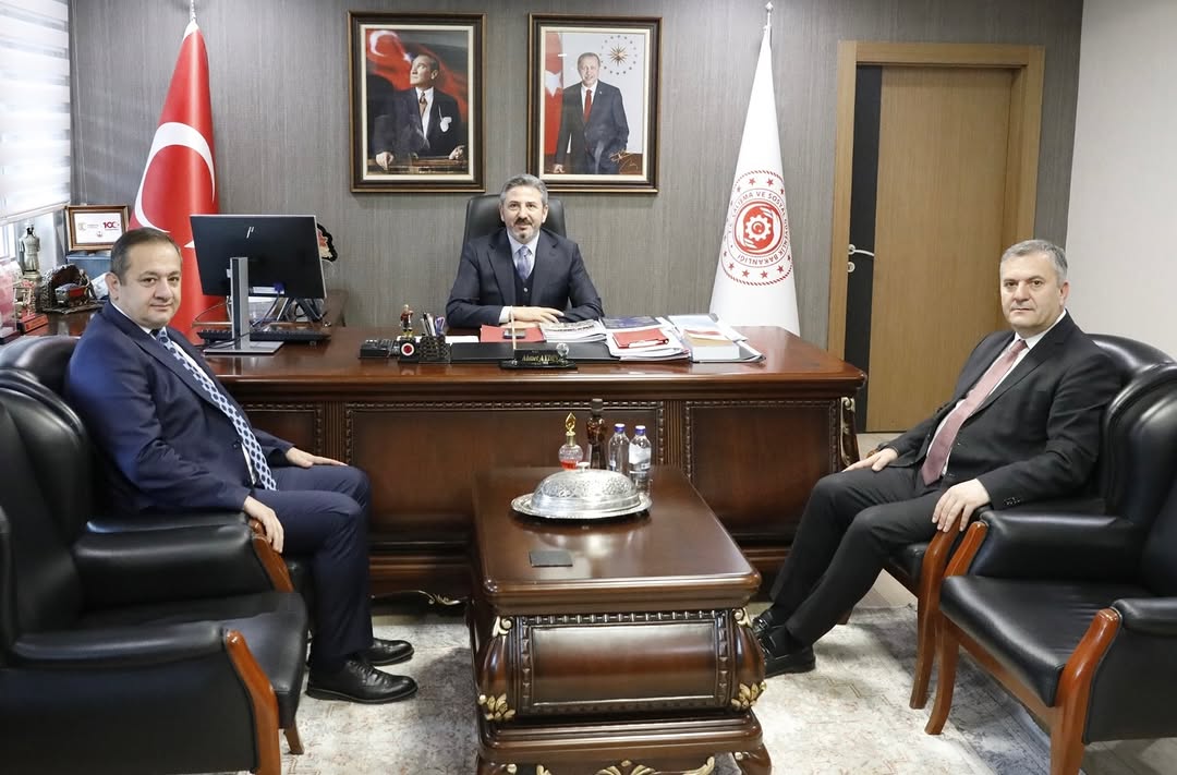 Çubuk Belediye Başkanı ve AK Parti İlçe Başkanı Çalışma ve Sosyal Güvenlik Bakanlığı'nda Buluştu
