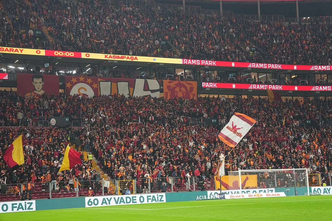 Galatasaray Taraftarı Takımını Tribünde NextLevel'a Taşıyor