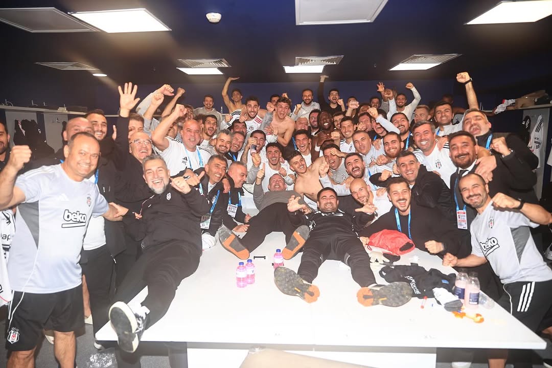 Beşiktaş JK Futbol Takımı Doğal Bir Galibiyet Pozu Sergiledi