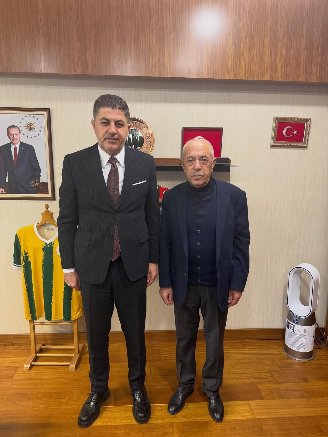 TBMM Başkanlık Divan Katip Üyesi Doç. Dr. İshak Şan'dan Önceki Dönem Çelikhan Belediye Başkanı Mustafa Bulut'a Teşekkür