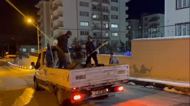 Adıyaman Belediyesi Ekipleri Şehir Genelinde Tuzlama Çalışmalarına Devam Ediyor