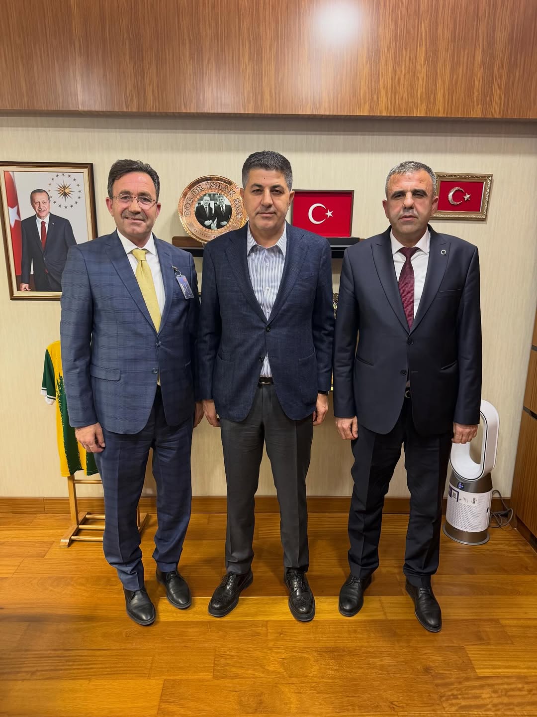 TBMM Başkanlık Divan Katip Üyesi Doç. Dr. İshak Şan'ın Sincik Belediye Başkanı Mehmet Korkut ve İlçe Başkanı Fikret Öksüz İle Gerçekleştirdiği Toplantı