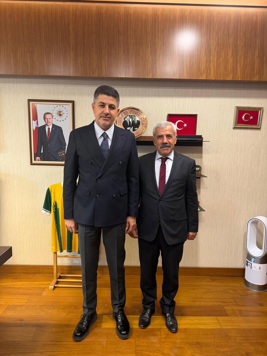 TBMM Başkanlık Divan Katip Üyesi Doç. Dr. İshak Şan'dan Hasari Güler'e Teşekkür