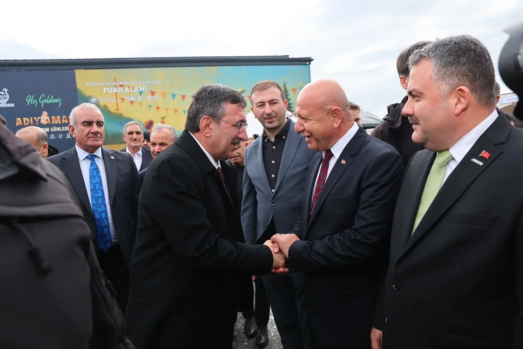 Adıyaman Tanıtım Günleri'nde Cumhurbaşkanı Yardımcısı Cevdet Yılmaz'a Teşekkür