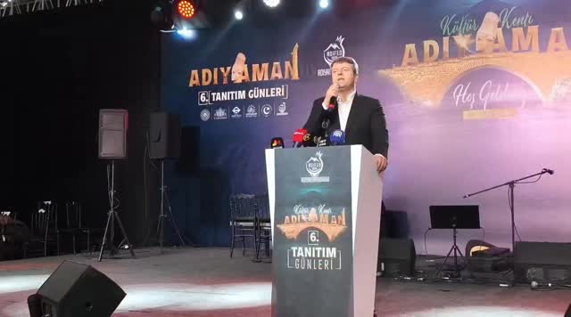 Adıyaman Belediyesi'nin 'Adıyaman Tanıtım Günleri' Açılışında Cumhurbaşkanı Yardımcısı Cevdet Yılmaz'a Sunumu