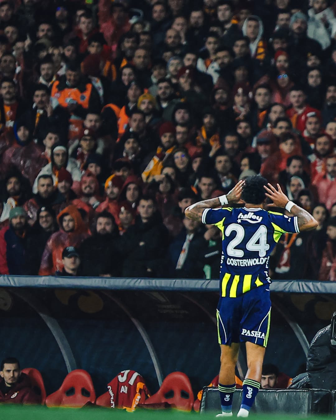 Fenerbahçe'den Oosterwolde'ye Özel Paylaşım