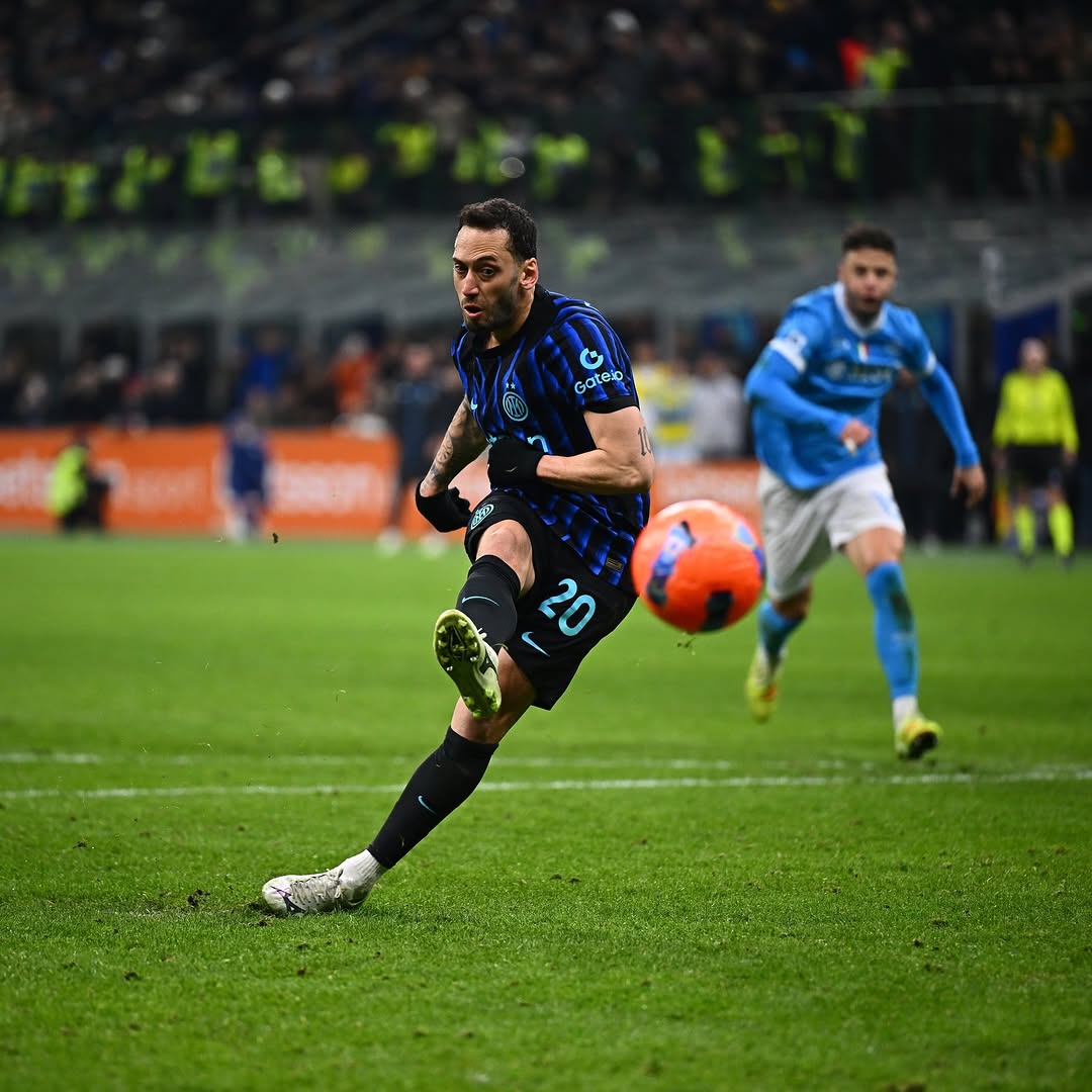 Hakan Çalhanoğlu, Inter'in Napoli ile 2-2 Berabere Kaldığı Maçta Takımının 2. Golünü Attı
