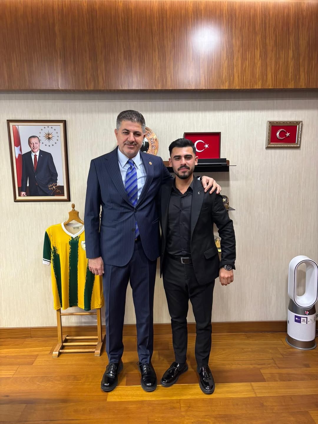 TBMM Başkanlık Divan Katip Üyesi Doç. Dr. İshak Şan'dan Cihan Bozan'a Teşekkür