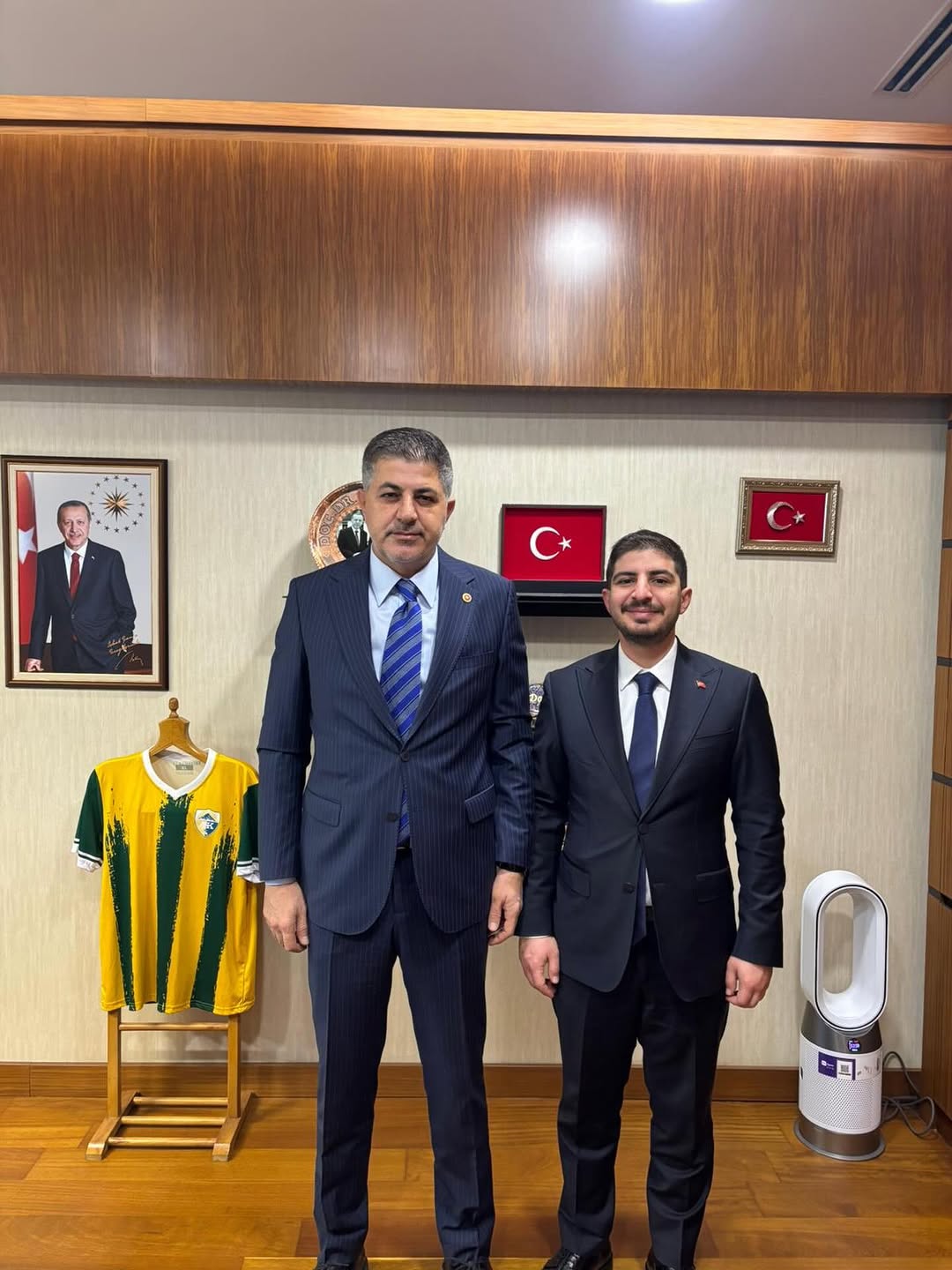 TBMM Başkanlık Divan Katip Üyesi Doç. Dr. İshak Şan'dan Kutlama Mesajı