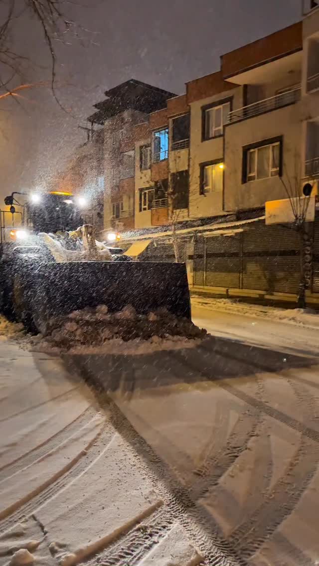 Kahta Belediyesi Karla Mücadelede Durmaksızın Görev Başında