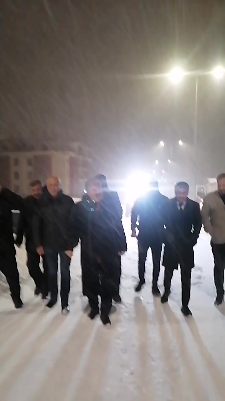 Besni Belediyesi Deprem Konutlarında Karla Mücadele Çalışmalarını İnceledi