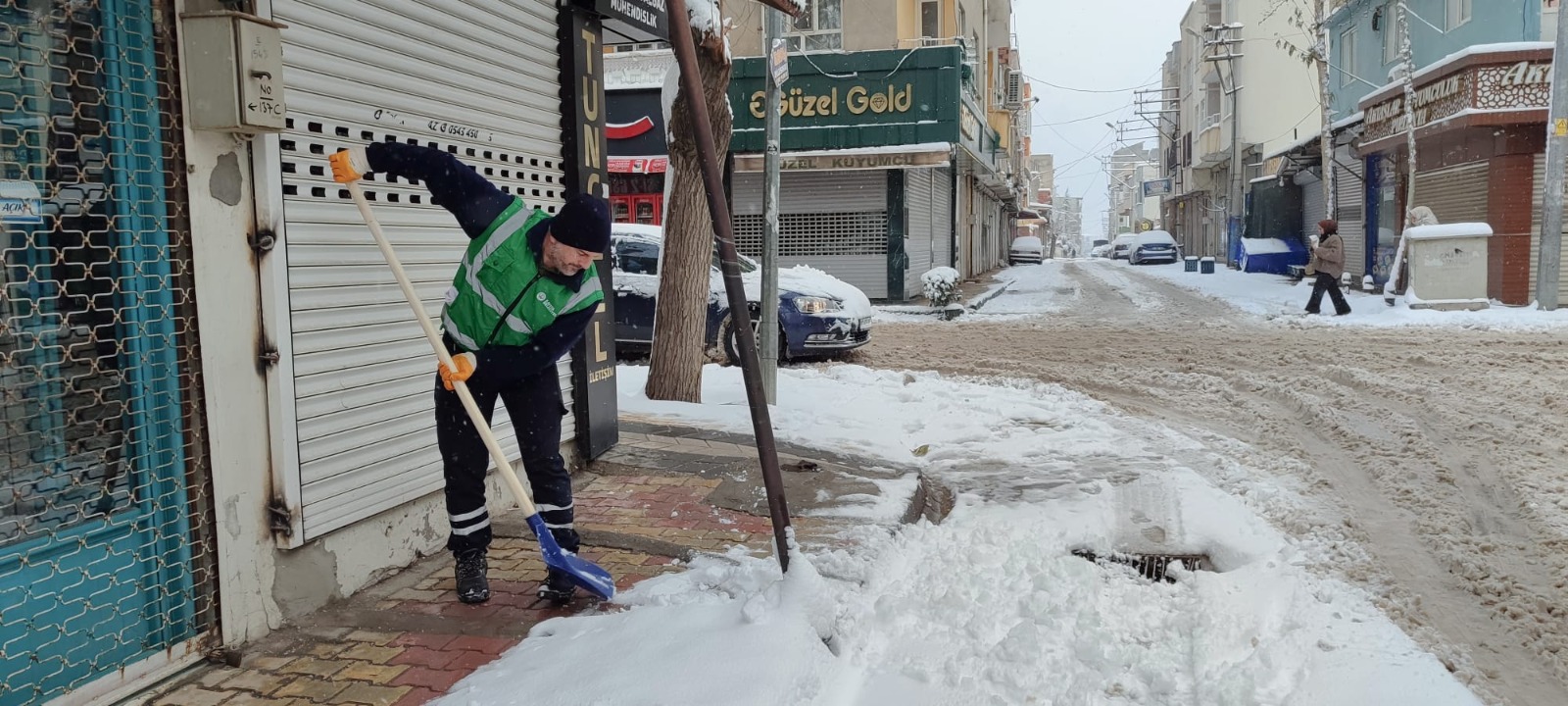 Kahta Belediyesi'nin Karla Mücadele Çalışmaları Devam Ediyor