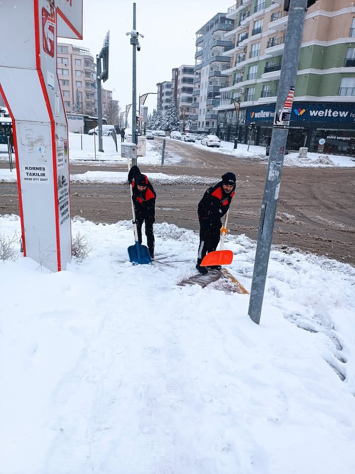 Kahta Belediyesi'nin Karla Mücadele Çalışmaları Devam Ediyor