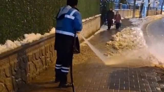 Adıyaman Belediyesi Ekipleri Şehir Genelinde Kar Küreme Çalışmalarına Devam Ediyor