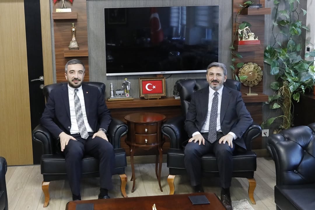Çalışma ve Sosyal Güvenlik Bakan Yardımcısı Ahmet Aydın, Adıyaman Ticaret ve Sanayi Odası Başkanı Mehmet Torunoğlu ile Bir Araya Geldi
