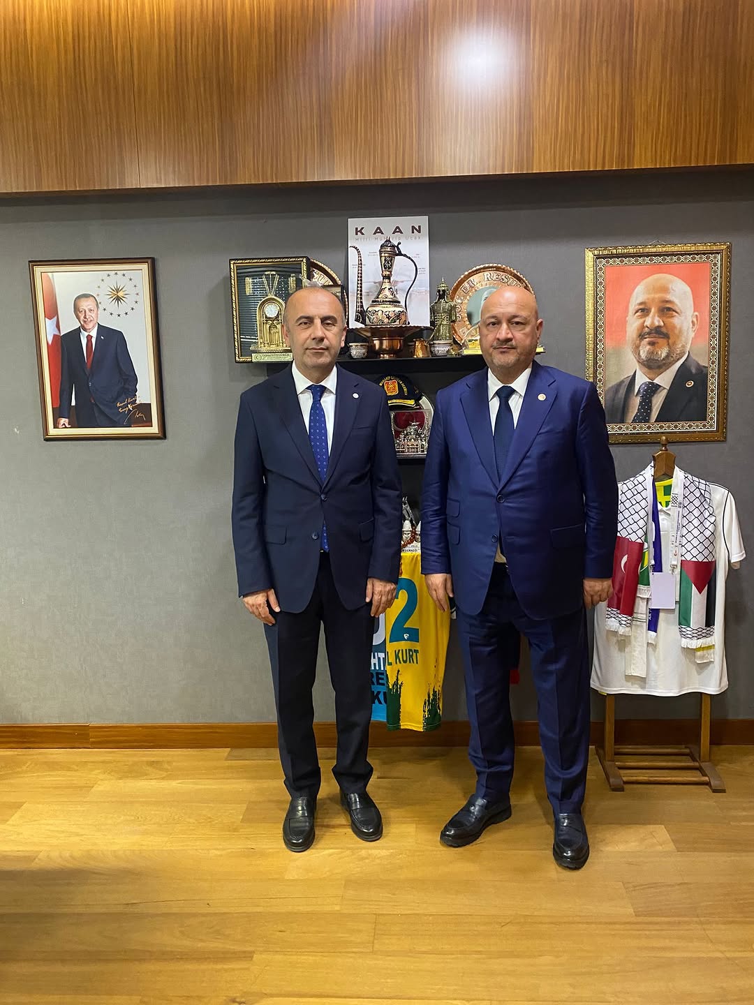 TBMM Gazi Meclisinde Ziyaretçi Ağırlayan TBMM Plan ve Bütçe Komisyonu Üyesi Resul Kurt