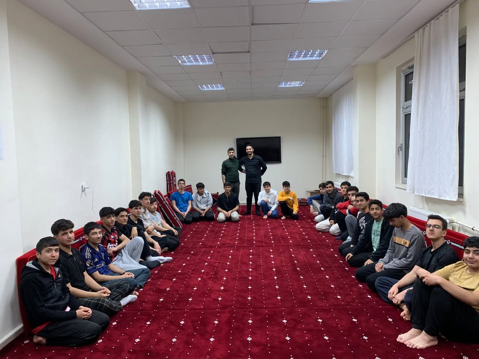 Kahta Müftülüğü'nden Öğrencilerle Yatsı Namazı Etkinliği