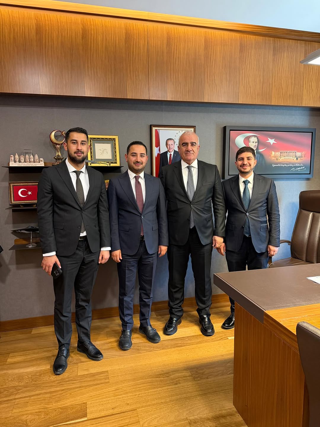 TBMM'de Gençlik Kolları Başkanı ve İl Teşkilat Başkanını, Adıyaman Milletvekili Özhan Ağırladı?