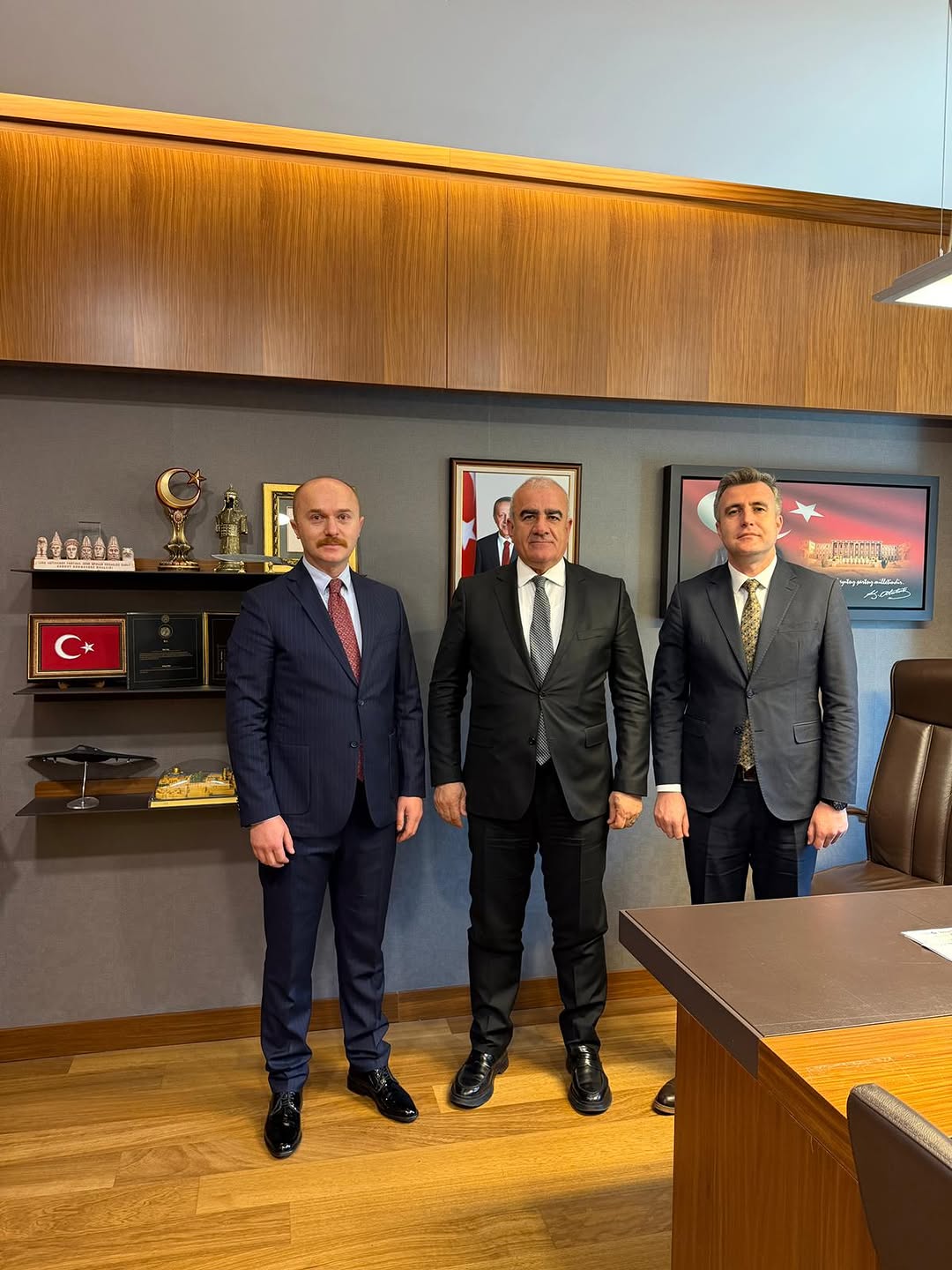 TBMM'de Adıyaman Vali Yardımcısı ve Gerger Kaymakamı Milletvekili Hüseyin Özhan Tarafından Ağırlandı.