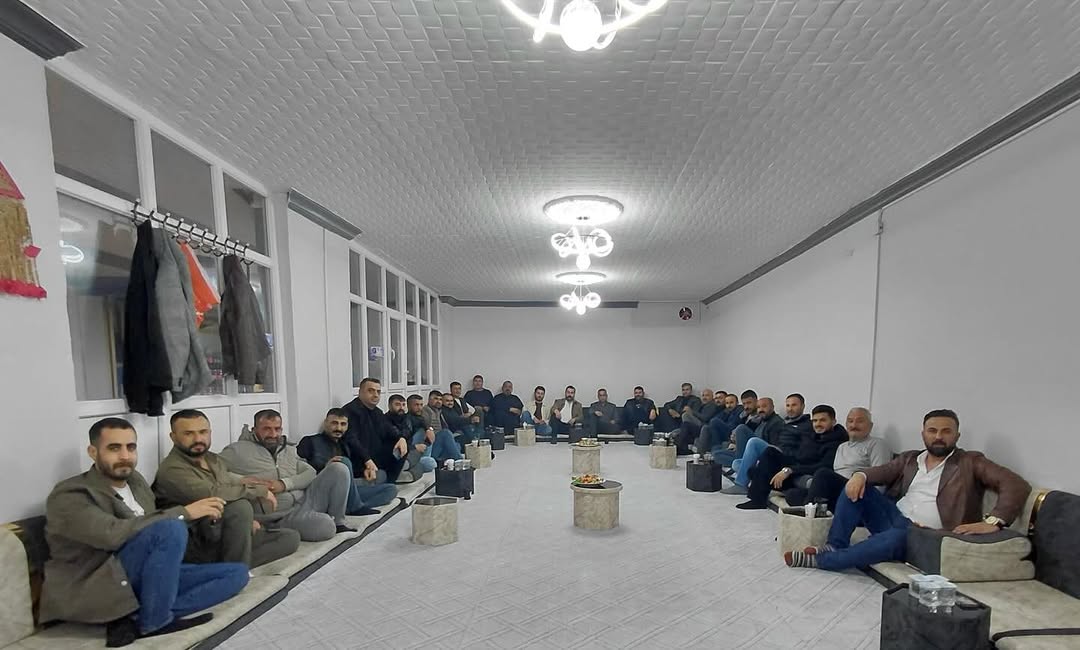 Bu akşam odamızda bizleri ziyaret eden çok kıymetli yeğenlerim ŞanlıUrfa jeofizik mühendisler oda...