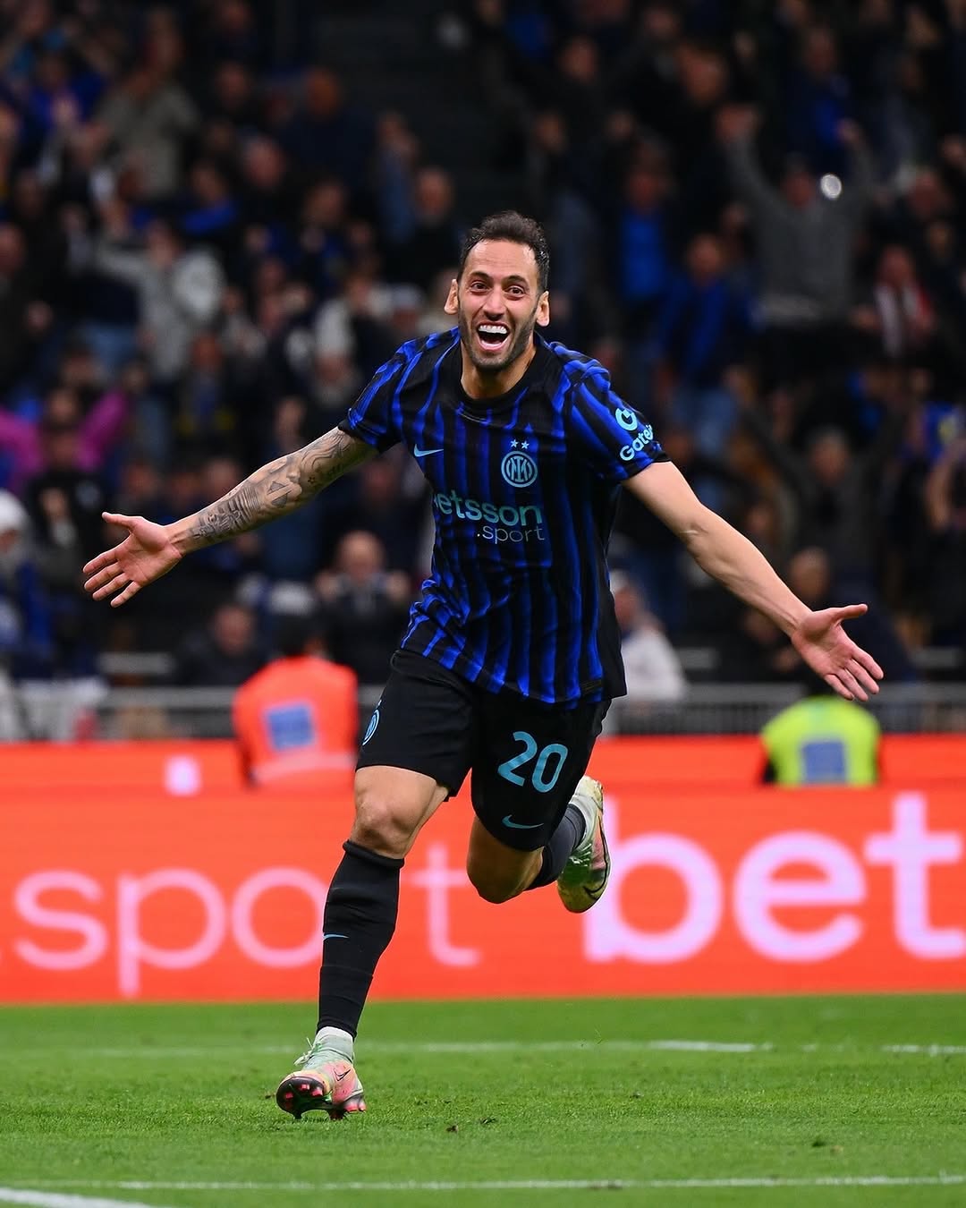 Hakan Çalhanoğlu, İtalya Kupası'nda Inter'i Finale Taşıdı