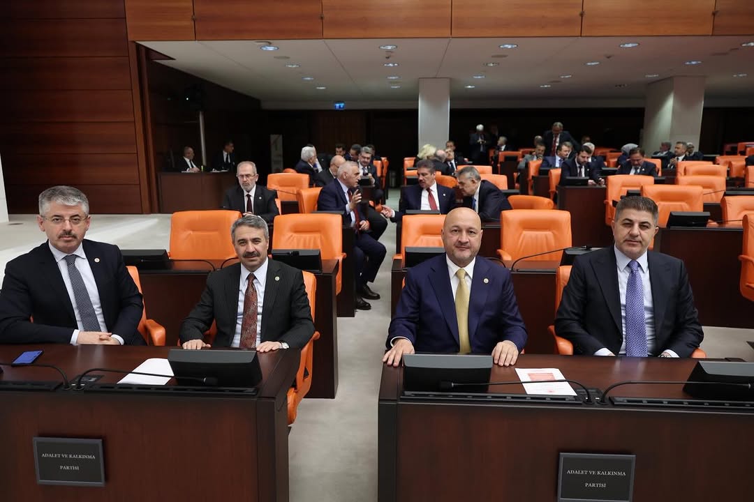 TBMM Genel Kurul Salonu'nda Sosyal Hizmetler Kanunu ve Doğum İzni Düzenlemesi Görüşüldü