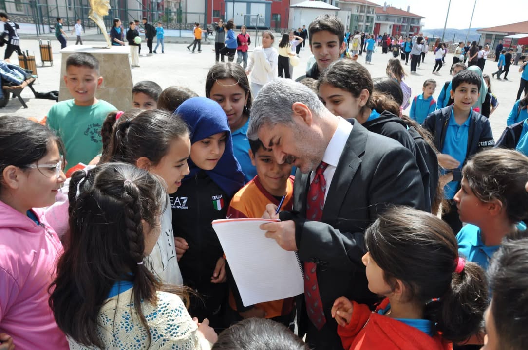 Besni Belediyesi'nin Eğitime Destek Ziyareti