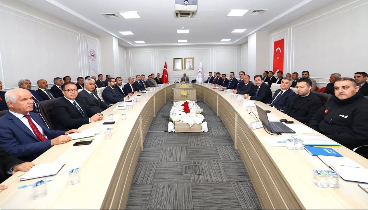 Besni Belediyesi'nin Adıyaman Valiliği Toplantısına Katılımı