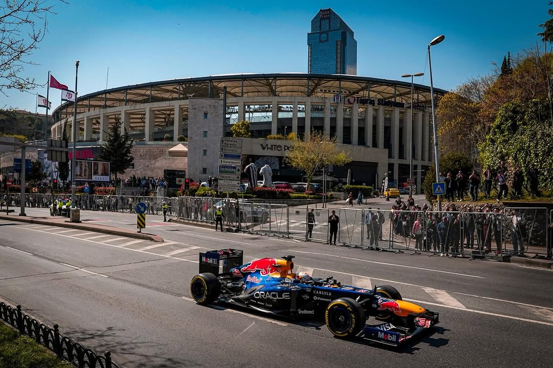 Beşiktaş'ın Bugünkü Misafiri: F1 Şampiyonu ????