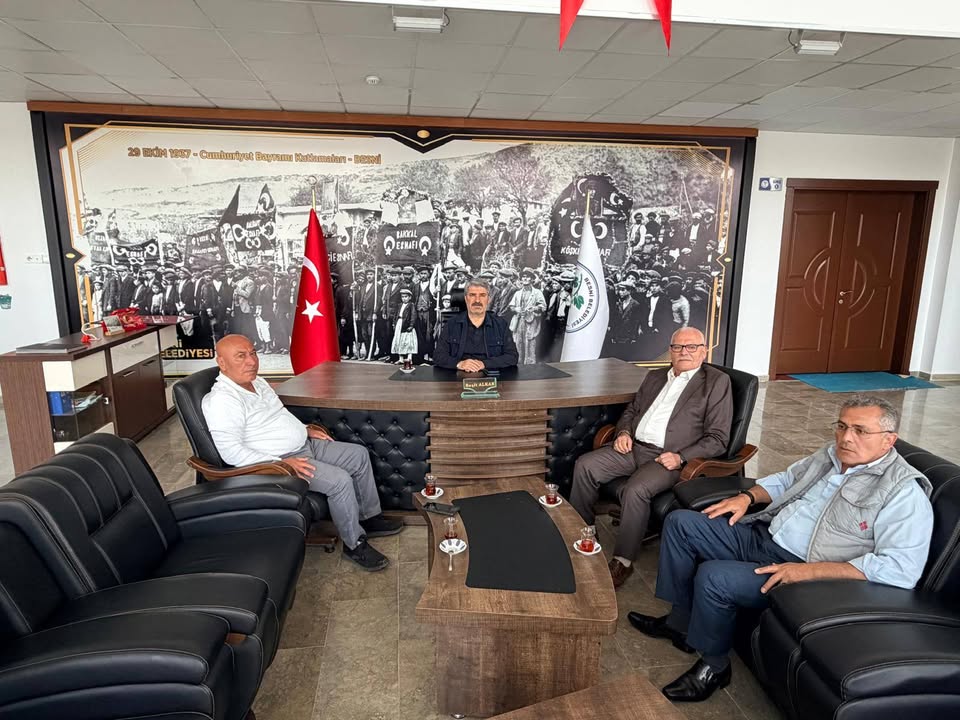 Besni Belediye Başkanı Reşit Alkan, Mersin Besnililer Derneği ve MHP Toroslar İlçe Başkan Yardımcısıyla Bir Araya Geldi