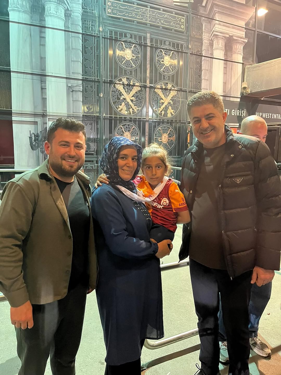 Ali Sami Yen Spor Kompleksi'nde Galatasaray Sevdalısı İkra Kızıyla Buluştu