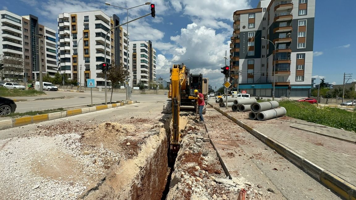 Adıyaman Belediyesi'nin Kanalizasyon Hattı Yenileme Çalışmaları Devam Ediyor