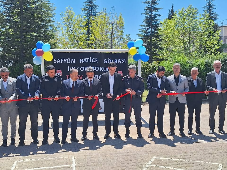 Besni Belediyesi'nin Safyün Hatice Gölbaşı İlkokulu ve Ortaokulu'nda Yapılan Konferans Salonu Açılışı