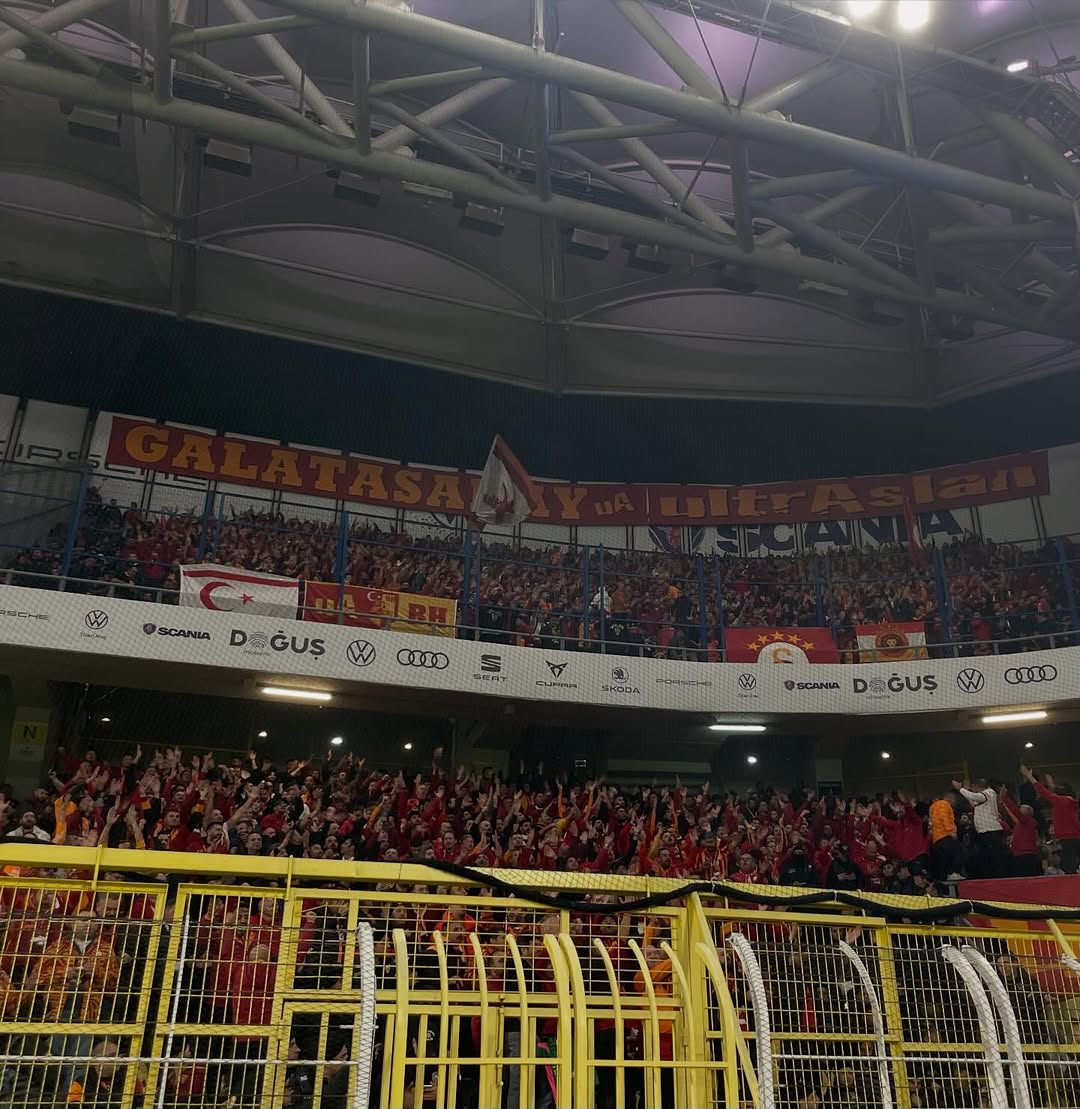 Galatasaray Taraftarı Takımını NextLevel’a Taşımak İçin Tribünde