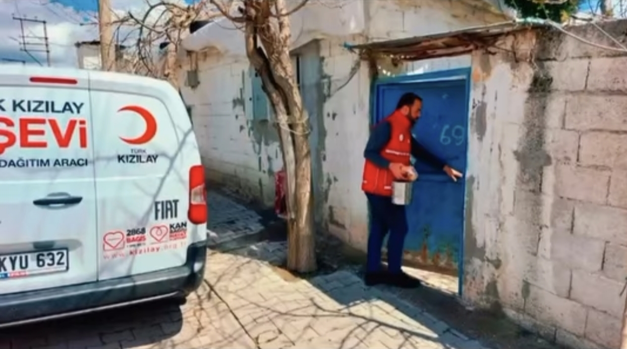 Kahta Kızılay Şubesi Gönüller Arasında Köprü Kurmaya Devam Ediyor - 1