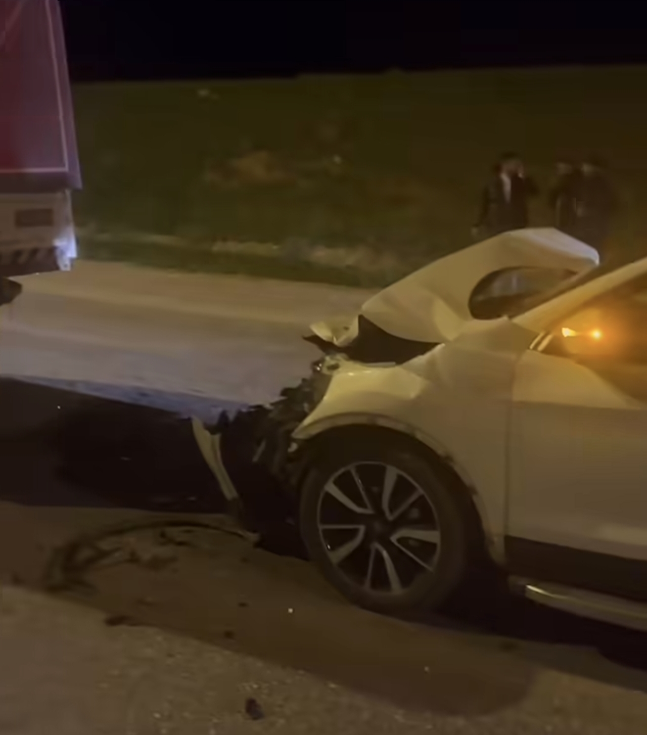 Kahta Adıyaman Yolu Bağlar Mahallesi Yol Ayrımı Civarında Maddi Hasarlı Trafik Kazası Meydana Geldi.
