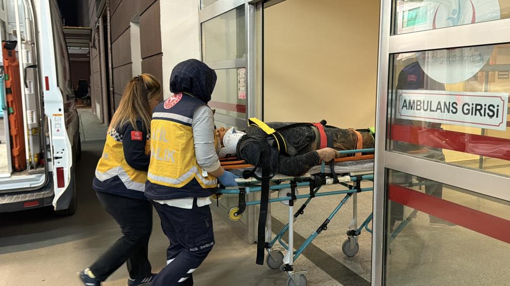 Adıyaman’ın Kömür Beldesinde, Bir Maden Ocağında Çalışan İşçi Yüksekten Düşerek Yaralandı - 1