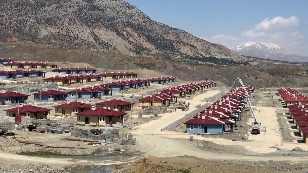 Cumhurbaşkanı Recep Tayyip Erdoğan tarafından 2 Nisan tarihinde açılışı yapılan Çetintepe Barajı’nın suları altında kalacak olan Savran köyü sakinleri için yapılan konutlarda sona gelindi.