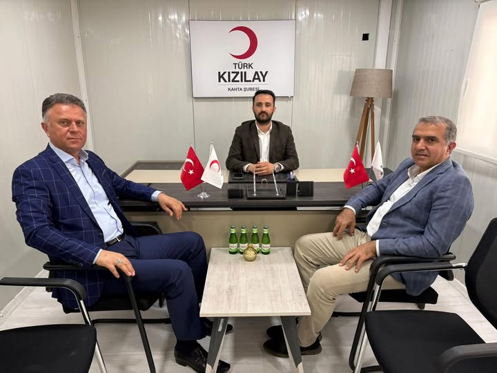 Önceki Dönem Kahta Belediye Başkan Yardımcıları Halil Geyik ve  Mehmet Dağ Kahta Kızılay Şubesini Başkanı Av. Ömer Faruk Dündar'ı Ziyaret  Ettiler - 1