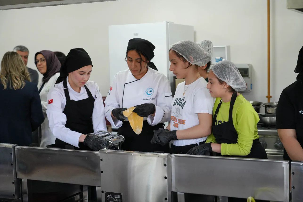 Adıyaman Üniversitesinde Ortaokul Öğrencilerine “Turizmde Meslek Atölyesi”