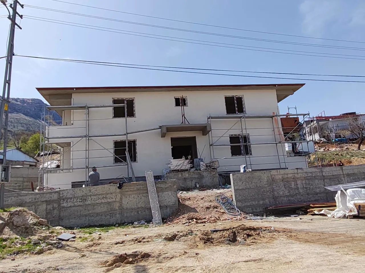 Gerger Çobapınar Köyün'nde Taşımalı Eğitim Öğretmenleri İçin Yapılan Lojman Bitme Aşamasına Geldi