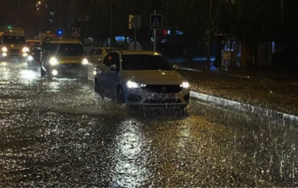 Kahta'da Şiddetli Yağışa Rağmen Kent Genelinde Sorun Yaşanmadı