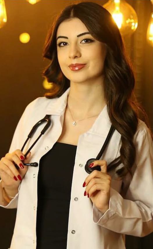 Bariyerlere Çarpan Genç Doktor, Çıkan Yangında Vefat Etti