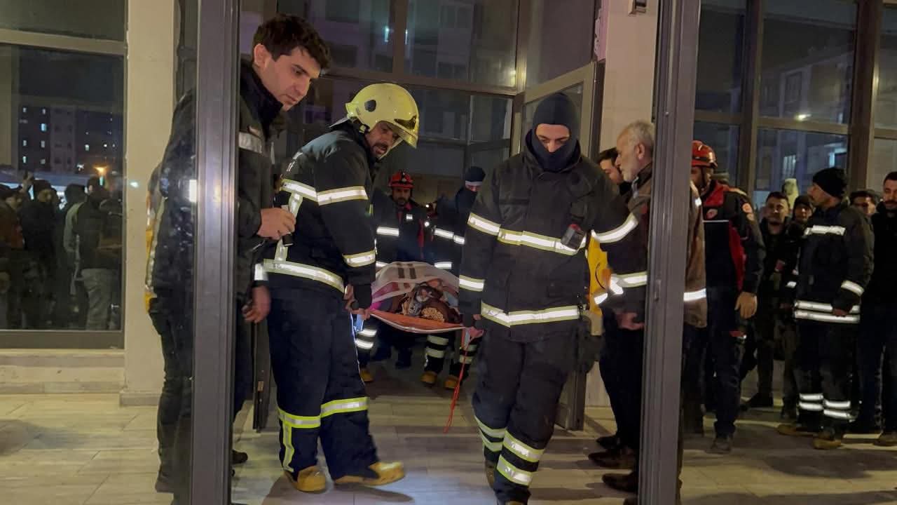 Bodrum katını su basan binada mahsur kalan engelli vatandaş güvenli şekilde tahliye edildi