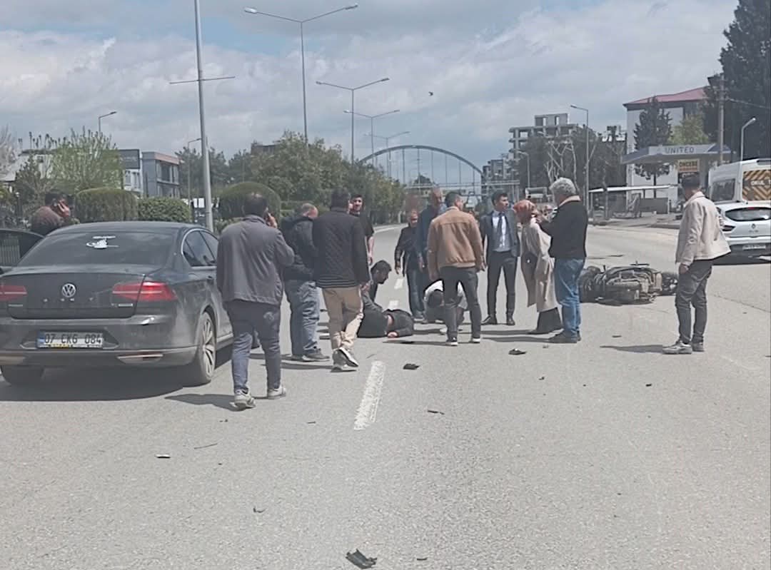 Adıyaman’da Otomobil ile Motosiklet Çarpıştı: 1 Ağır Yaralı
