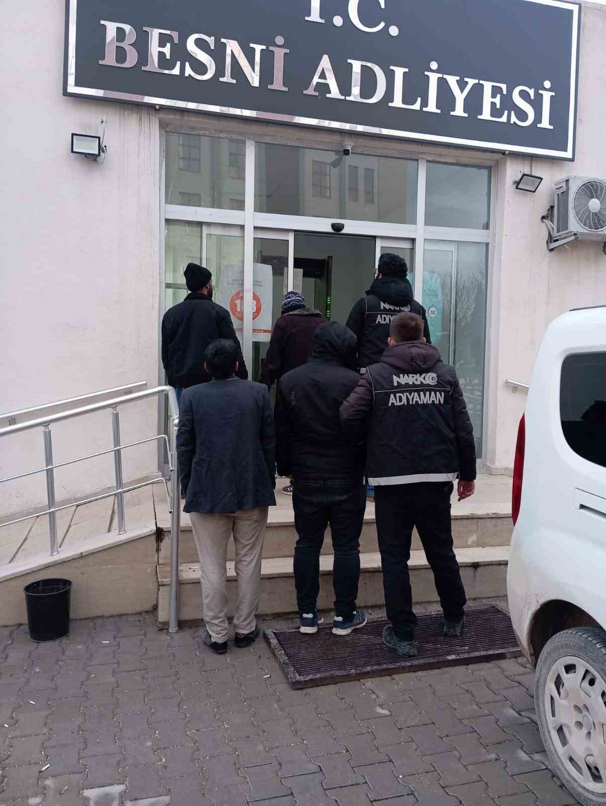 Öz kızını öldüren anne ve üvey kardeşi tutuklandı