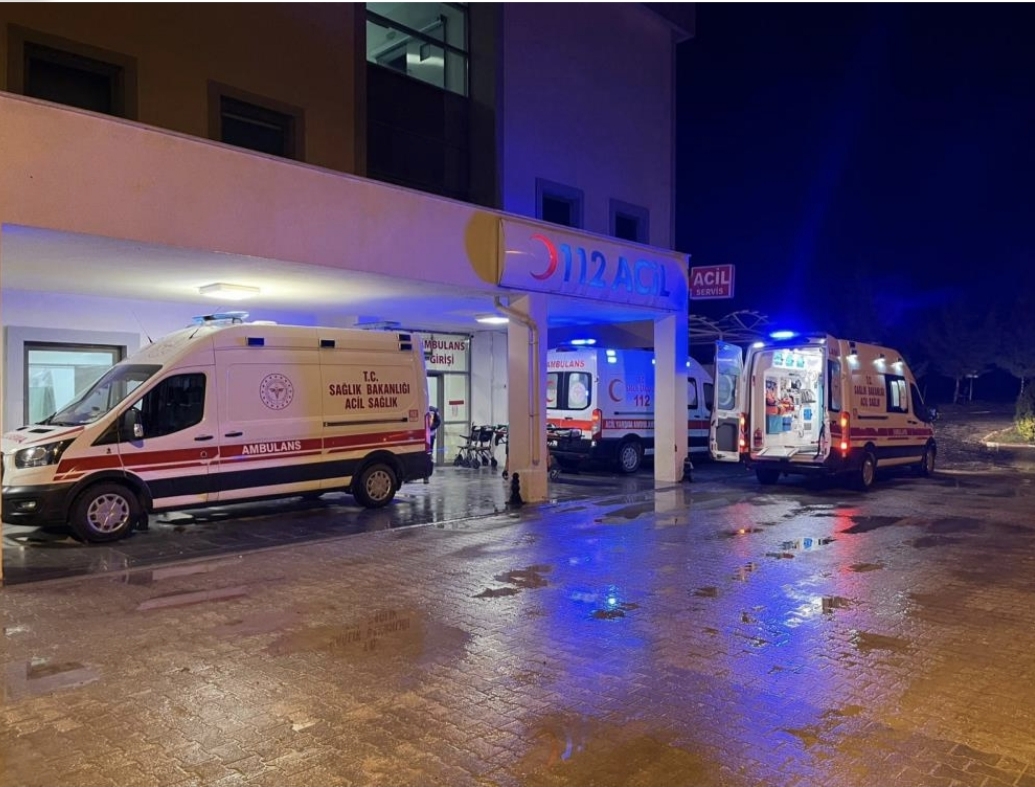 Besni ilçesine bağlı Eğerli Köyü’nde 3 kişi sobadan sızan karbonmonoksit gazından etkilendi