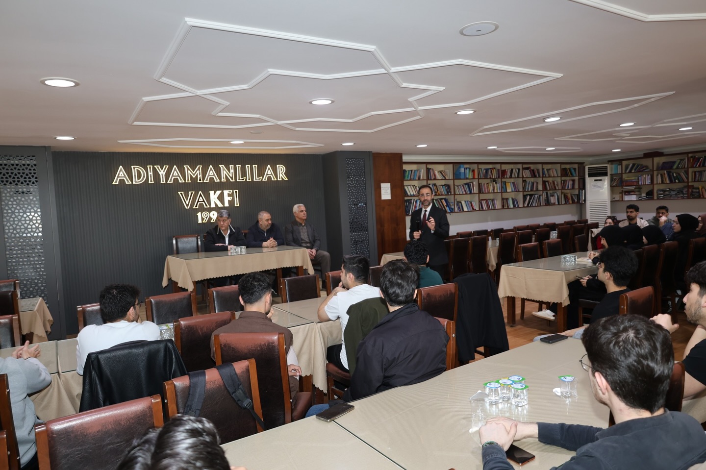 Aylık öğrenci buluşmaları ve kariyer günleri kapsamında, Ziraat Teknoloji A.Ş. Genel Müdürü Bayram Tuzcu öğrencilerle bir araya gelerek tecrübe paylaşımında bulundu.